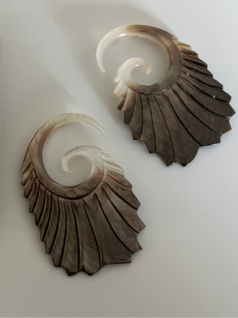 Mother of pearl wing 4g gauges
